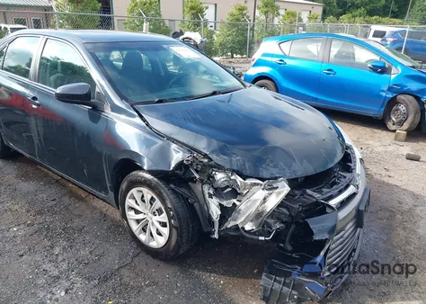 2017 Toyota Camry Le/Xle/Se/Xse z USA, uszkodzony, nr VIN 4T1BF1FK4HU405610